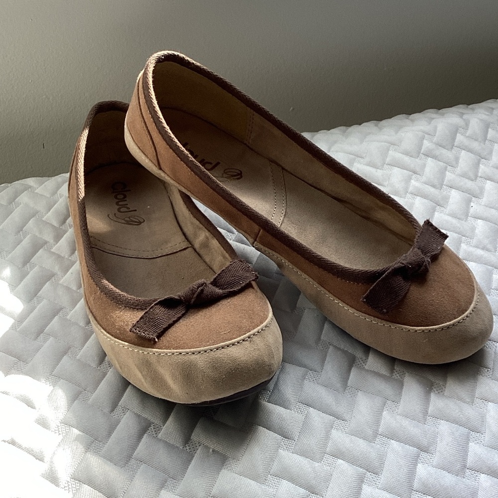 Women's Tan and Brown Ballet Flats
